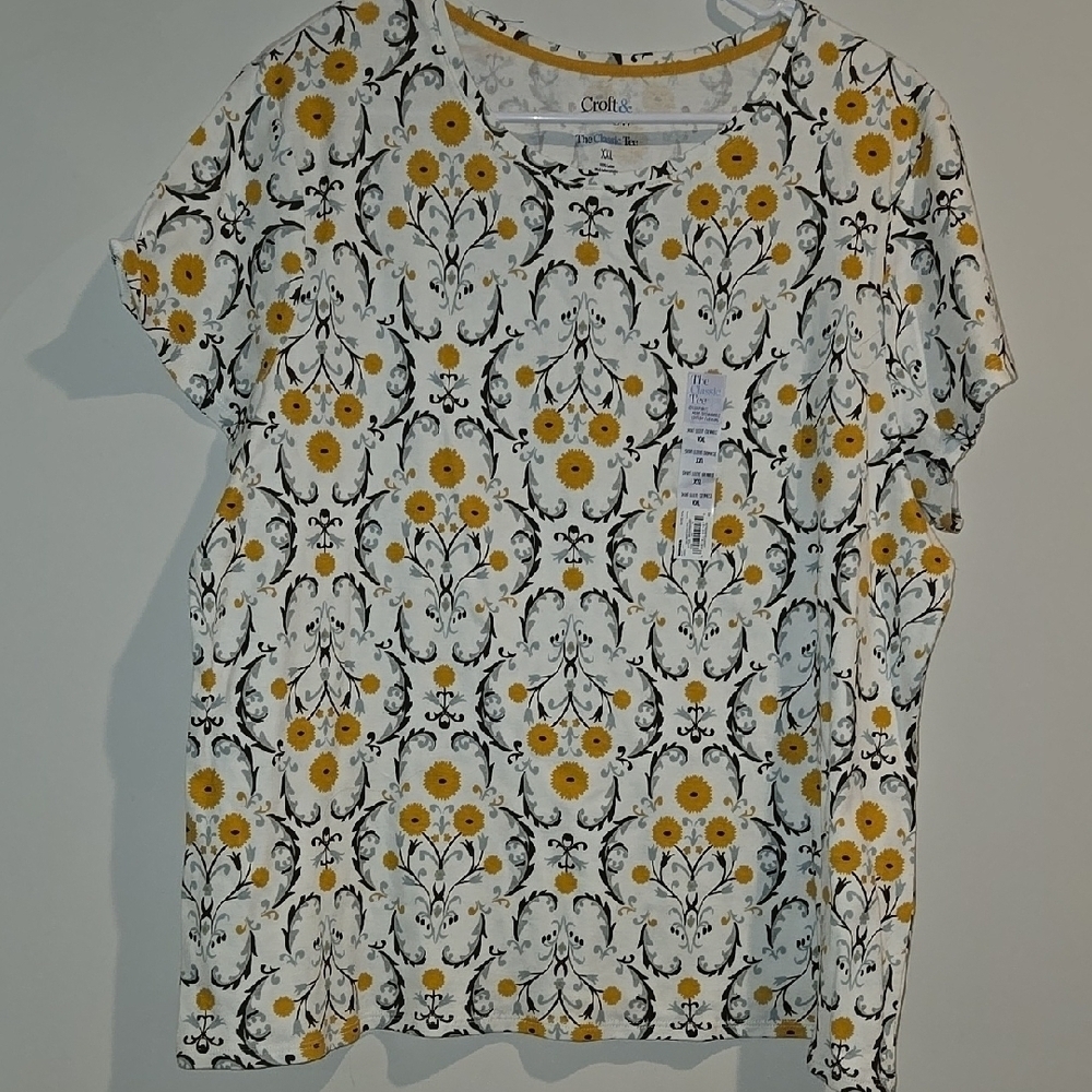 Croft & Barrow Yellow and White Floral Short Sleeve Tee